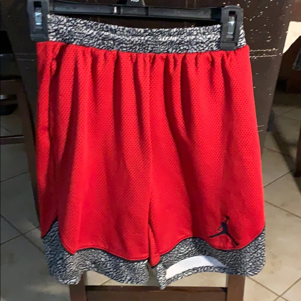 Boys Jordan shorts size L